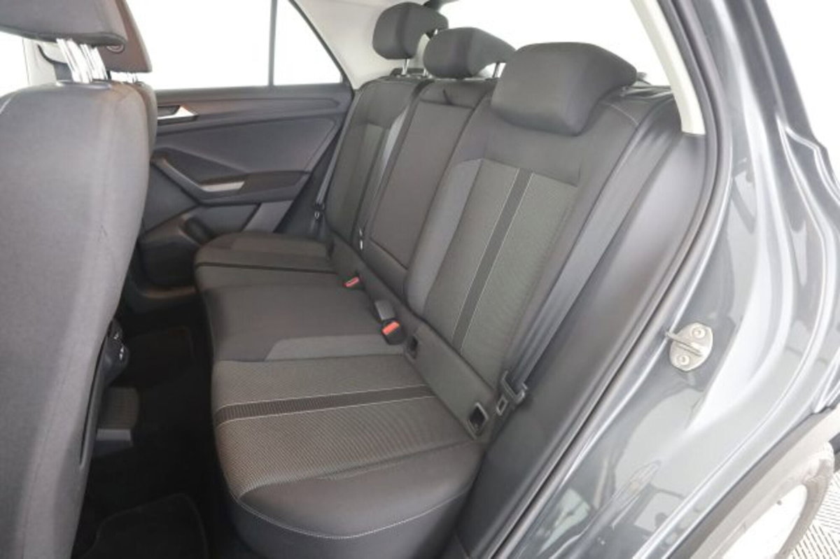 Volkswagen T-Roc 1.5 tsi Life dsg (3)