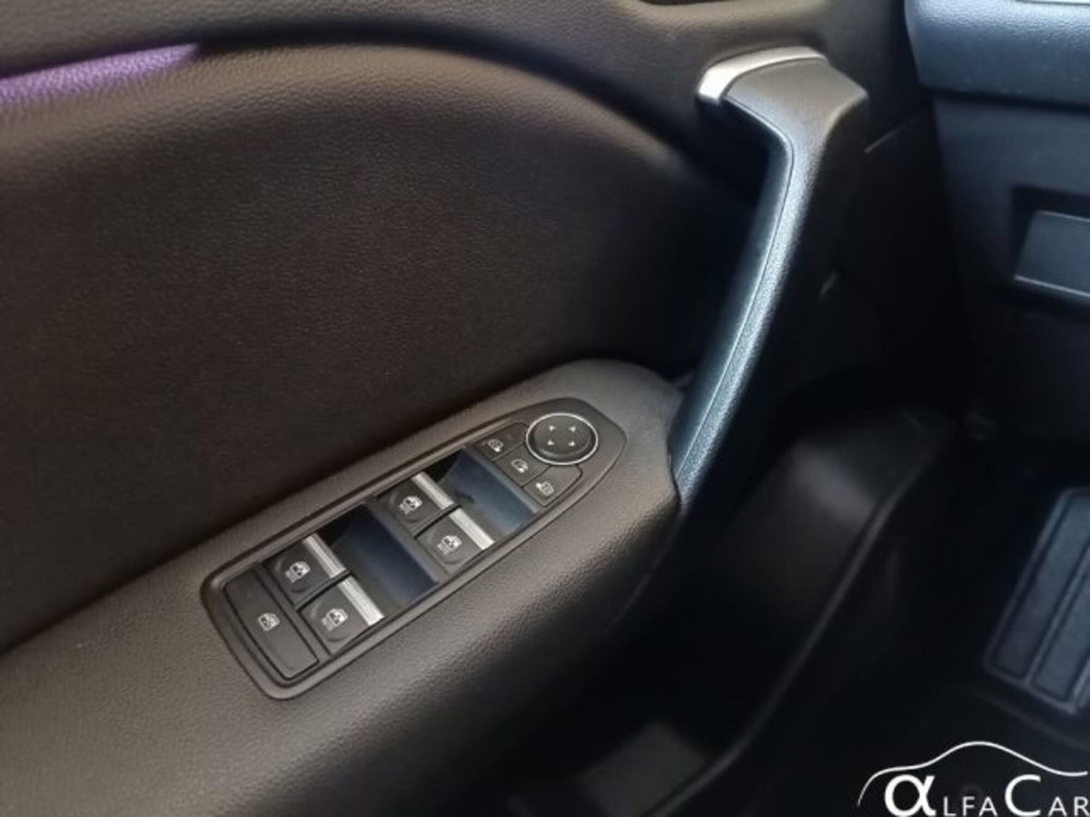 Renault Captur Plug-in Hybrid E-Tech 160 CV Intens (16)