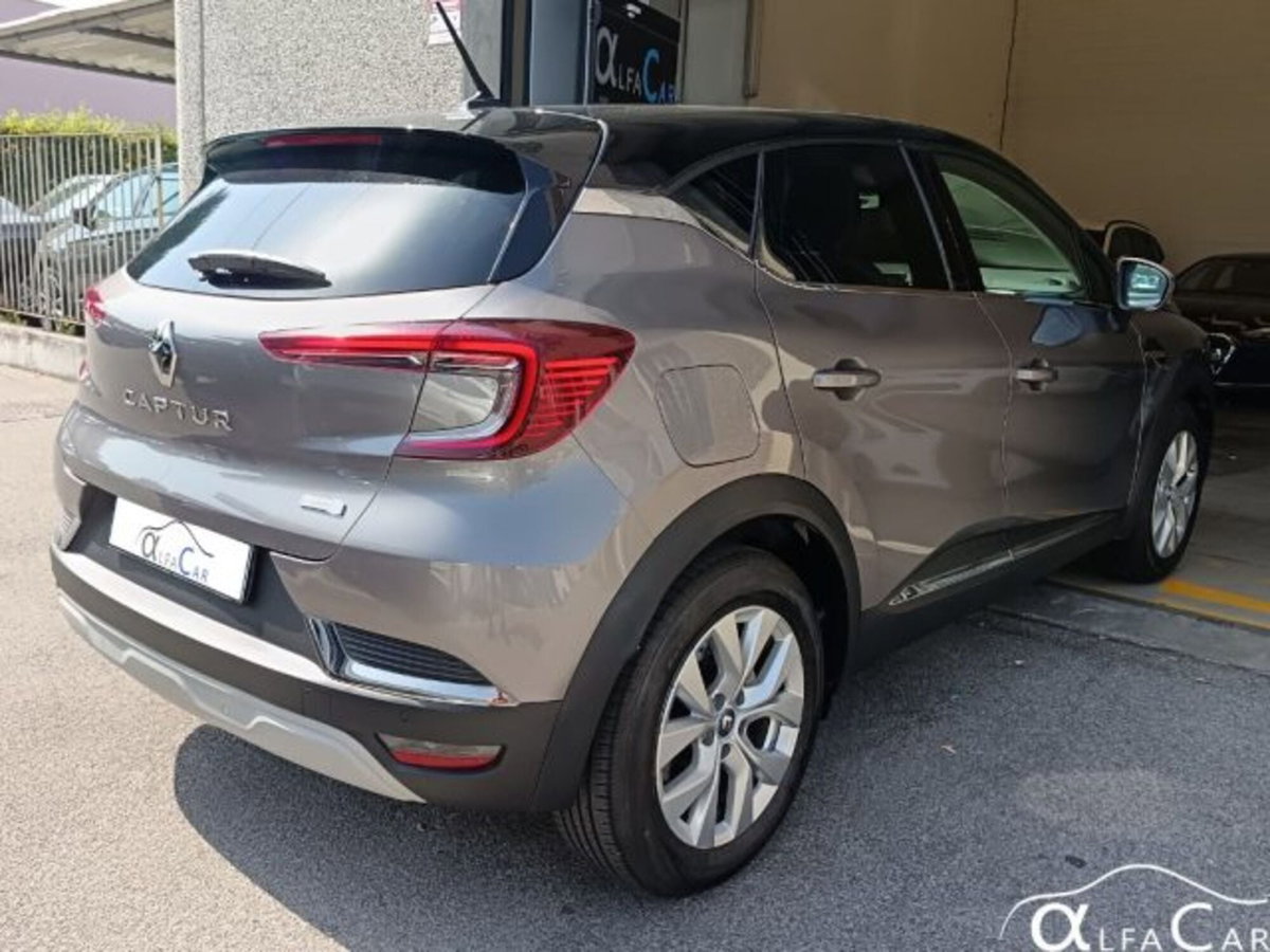 Renault Captur Plug-in Hybrid E-Tech 160 CV Intens (2)
