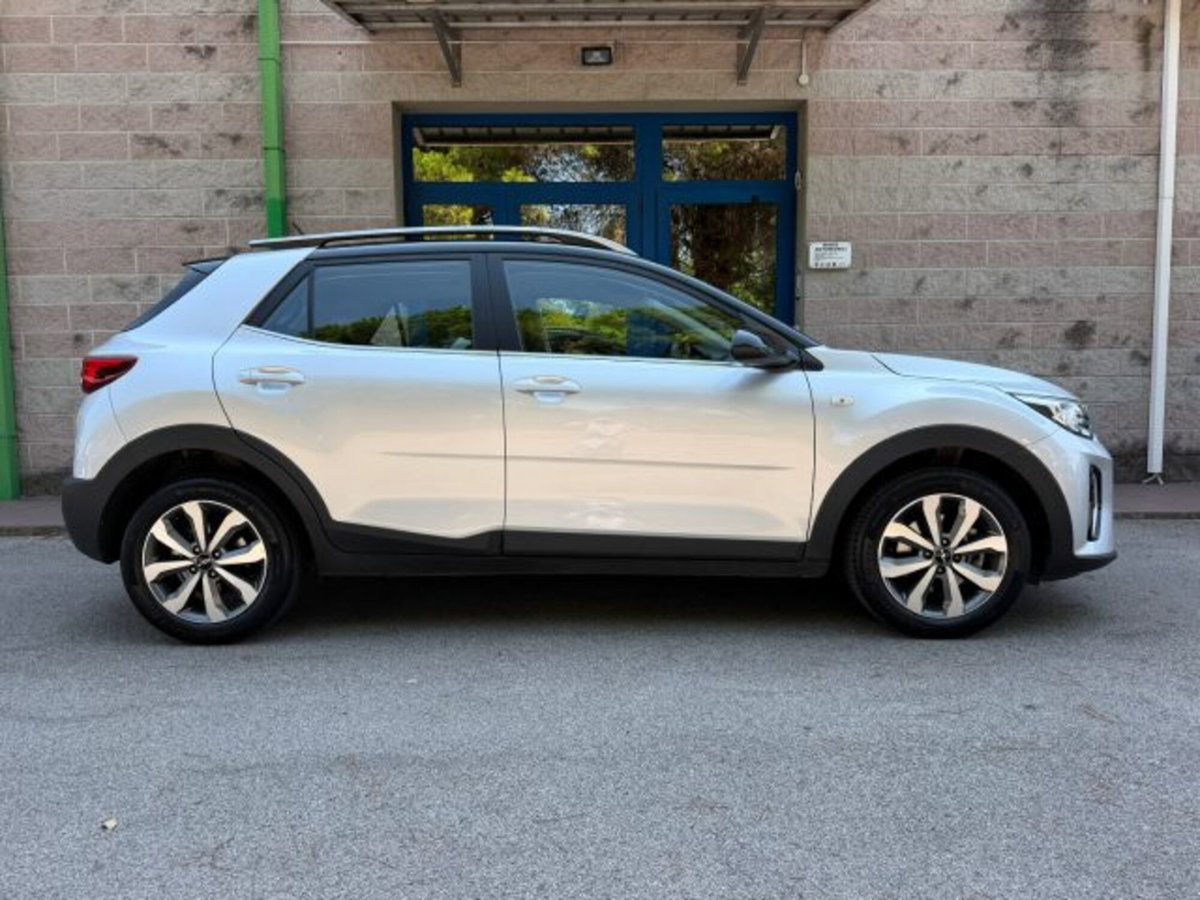 Kia Stonic 1.2 DPI Urban (2)