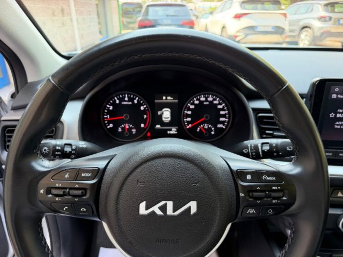 Kia Stonic 1.2 DPI Urban (6)