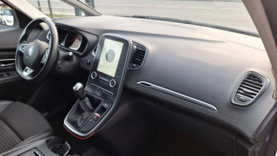 Renault Scenic E-Tech Electric XMod TCe 130 CV Start&Stop Energy Bose (7)