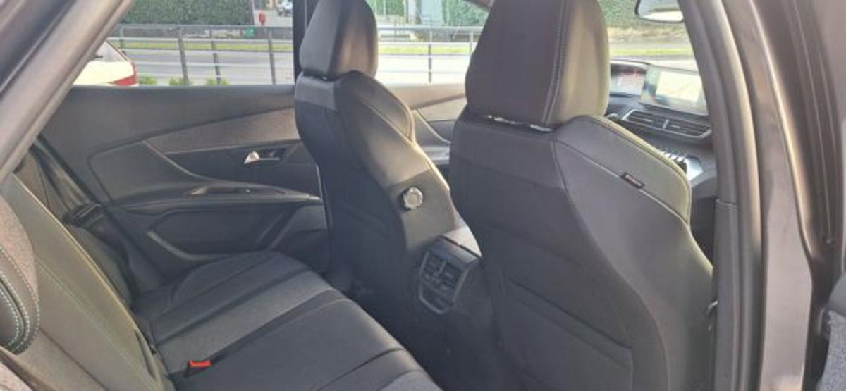 Peugeot 3008 BlueHDi 130 S&S EAT8 Allure Pack (15)