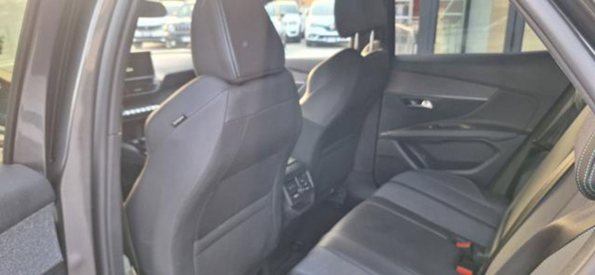 Peugeot 3008 BlueHDi 130 S&S EAT8 Allure Pack (6)