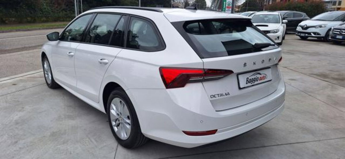 Skoda Octavia Station Wagon 2.0 TDI EVO SCR DSG Wagon Executive (16)