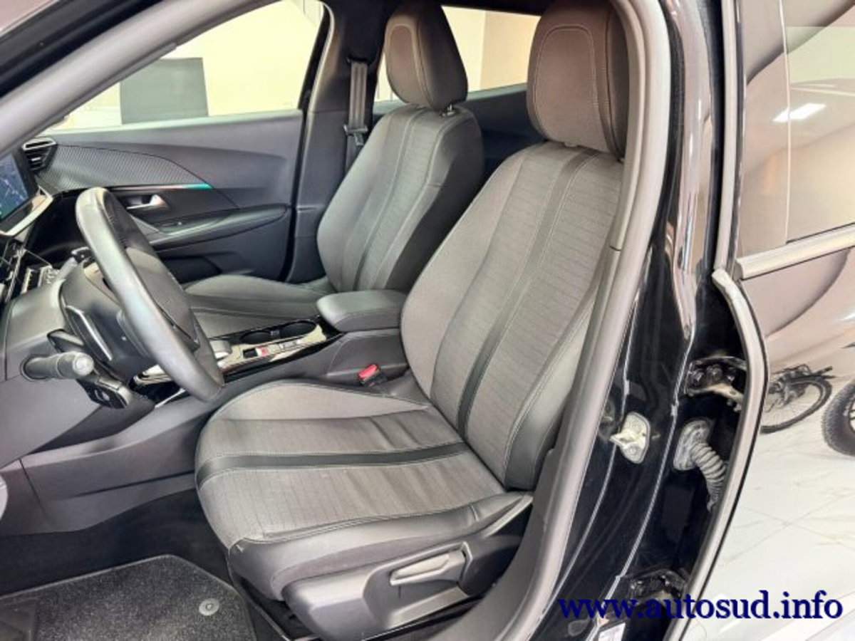 Peugeot 2008 BlueHDi 130 S&S EAT8 Allure Pack (11)