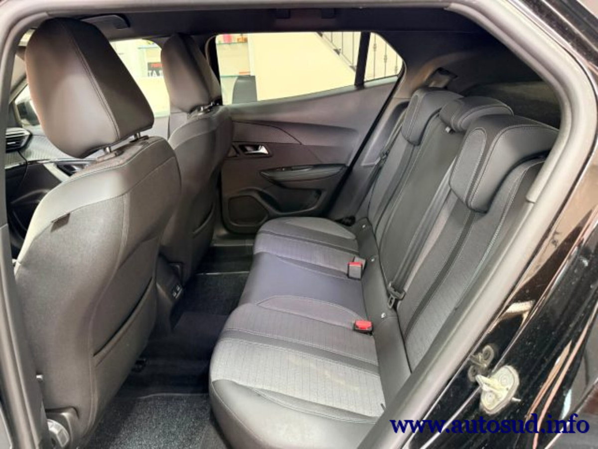 Peugeot 2008 BlueHDi 130 S&S EAT8 Allure Pack (19)