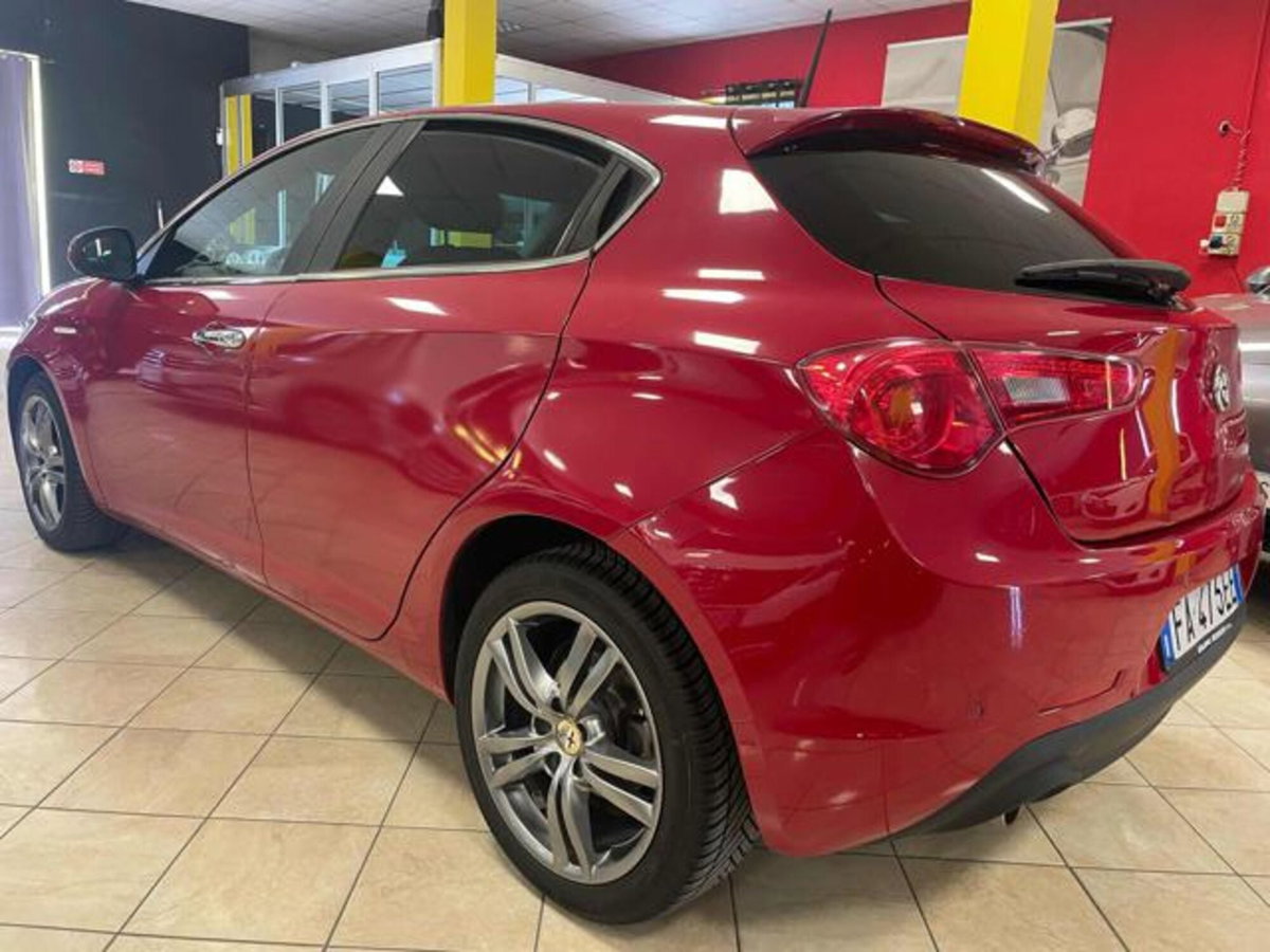 Alfa Romeo Giulietta 1.6 JTDm-2 Distinctive (3)