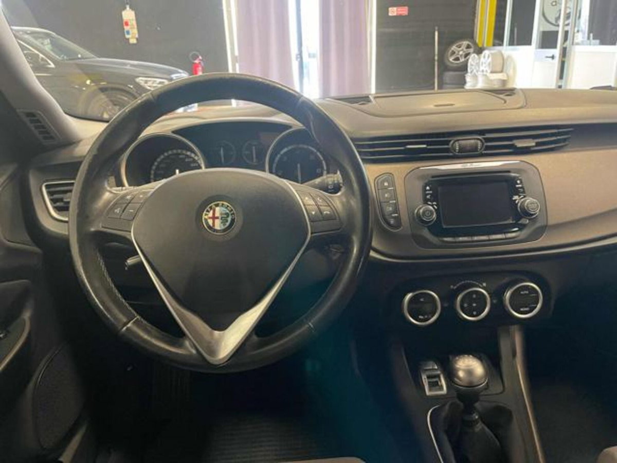 Alfa Romeo Giulietta 1.6 JTDm-2 Distinctive (9)