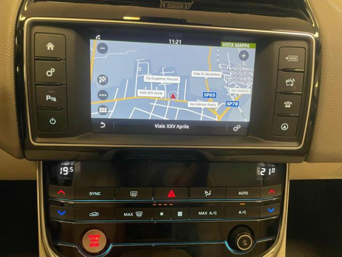 Jaguar XE 2.0 D 180 CV aut. Pure (4)