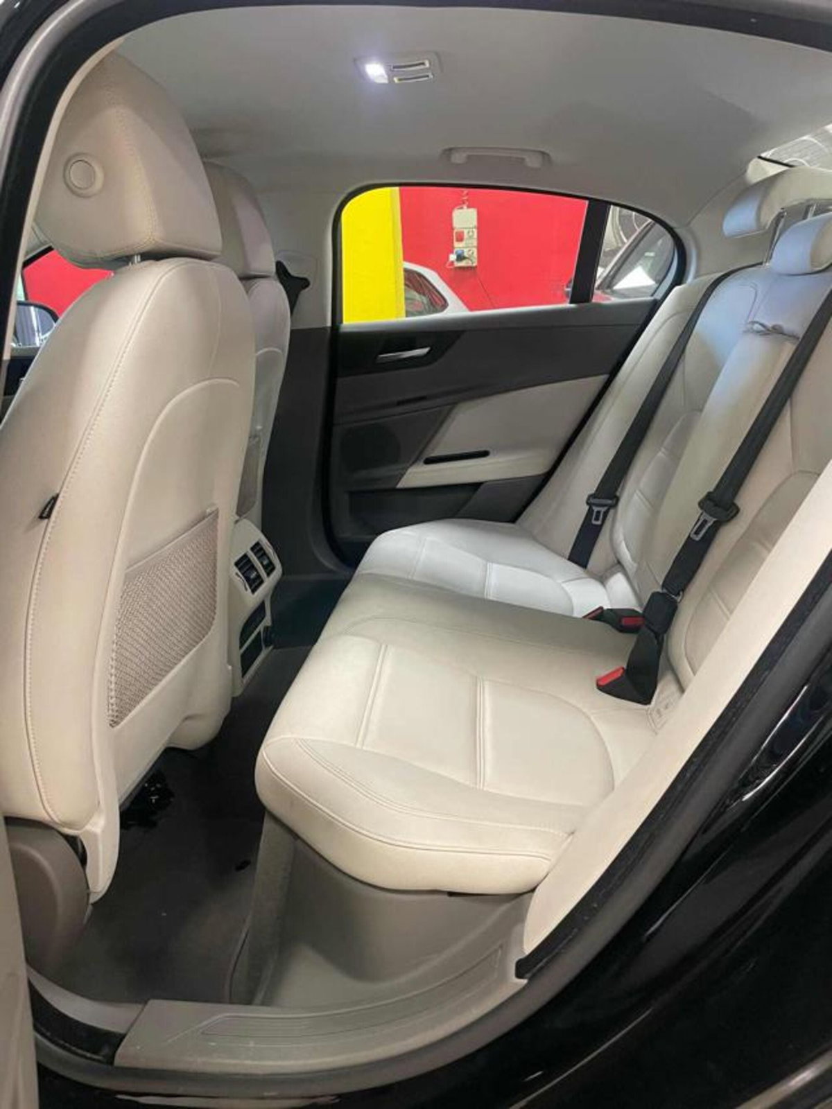 Jaguar XE 2.0 D 180 CV aut. Pure (5)