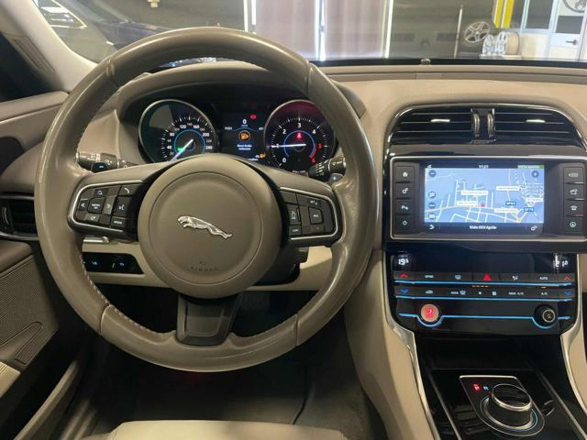 Jaguar XE 2.0 D 180 CV aut. Pure (7)