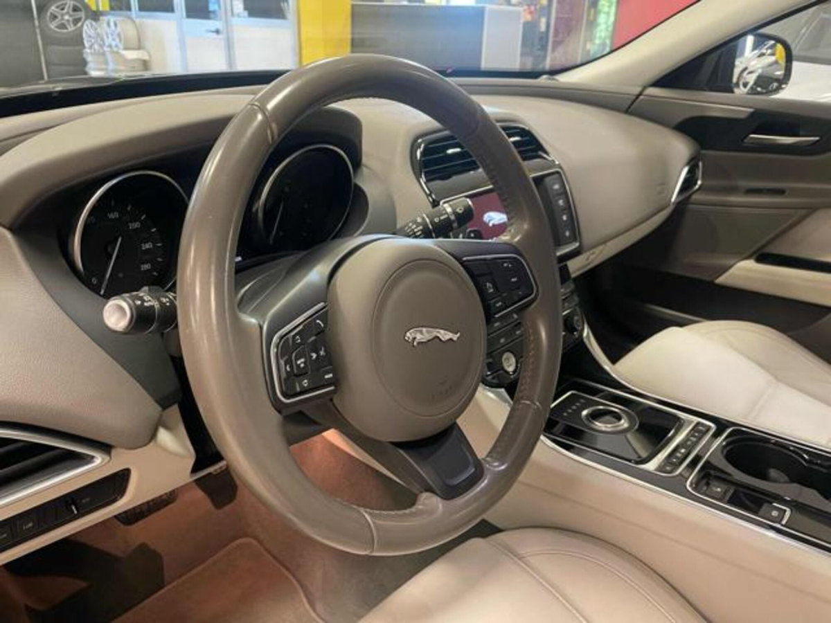Jaguar XE 2.0 D 180 CV aut. Pure (8)