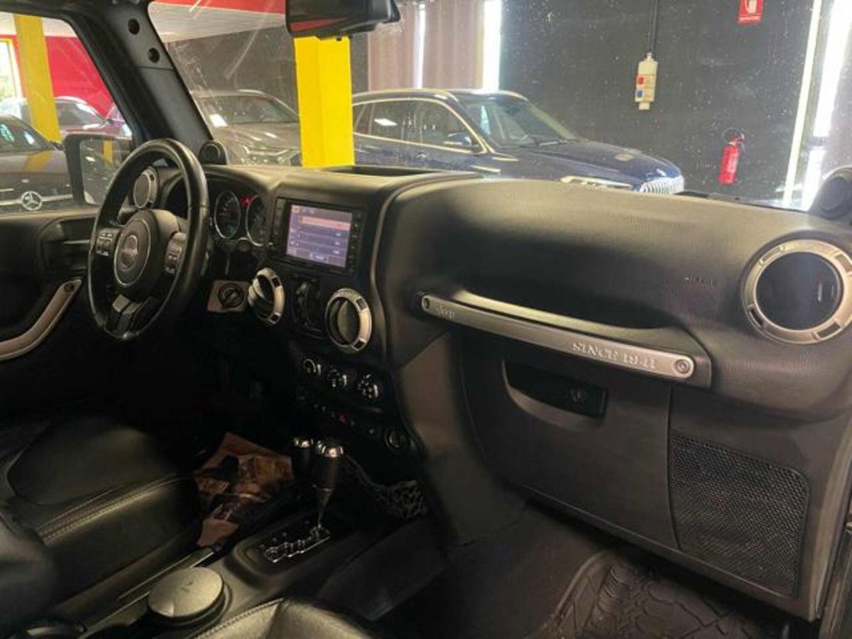 Jeep Wrangler Unlimited 2.8 CRD DPF Sahara (9)