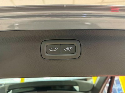 Volvo XC90 D5 AWD Geartronic 7 posti Kinetic (9)