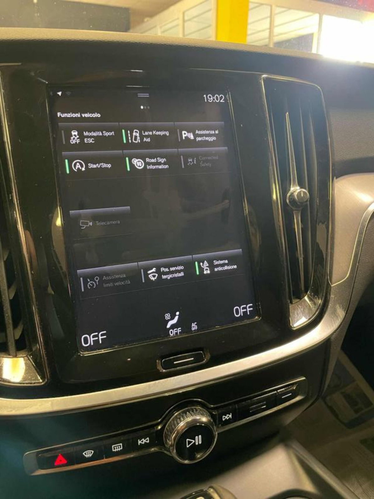 Volvo V60 Cross Country D4 AWD Geartronic Pro (10)