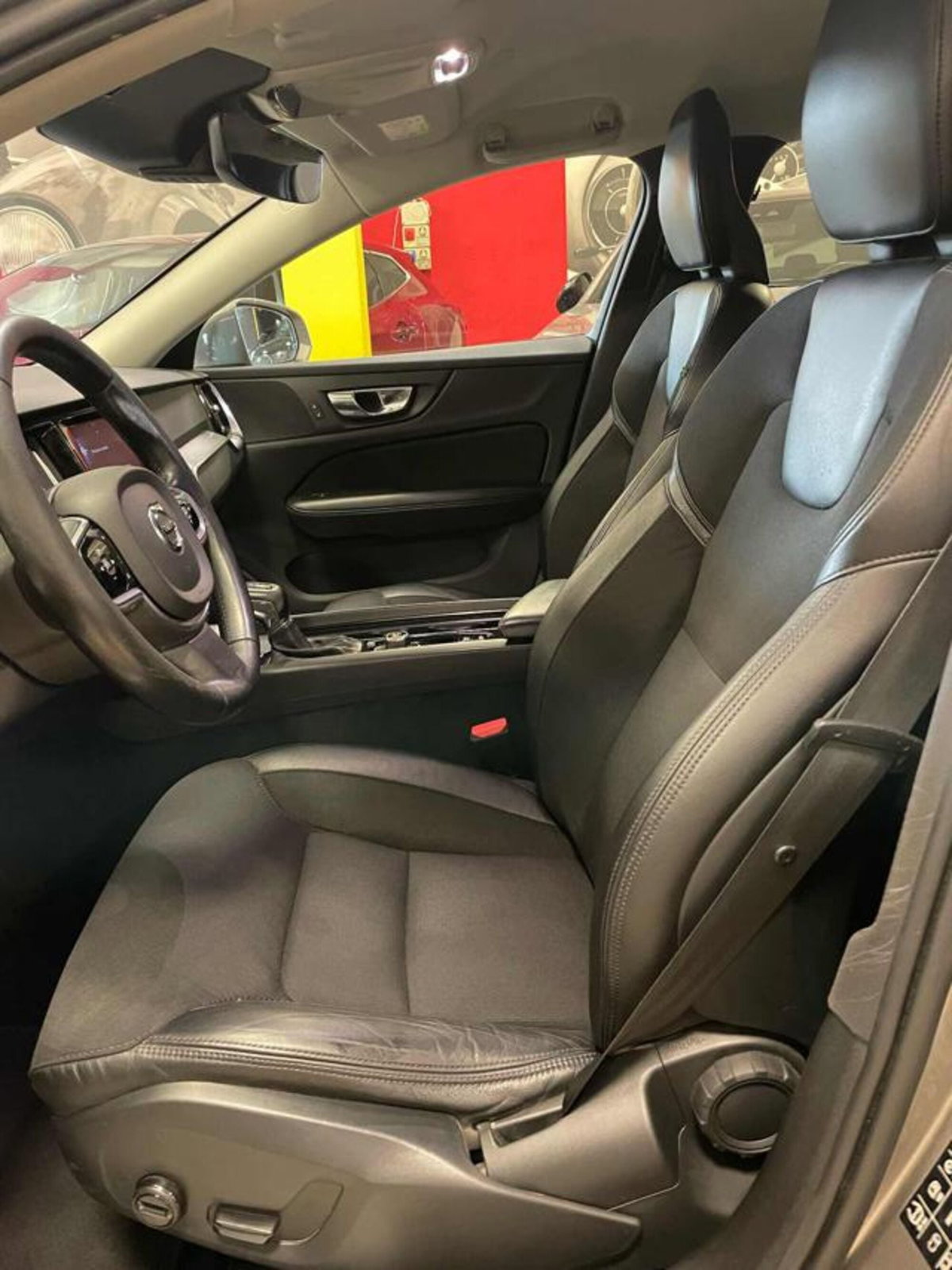 Volvo V60 Cross Country D4 AWD Geartronic Pro (12)