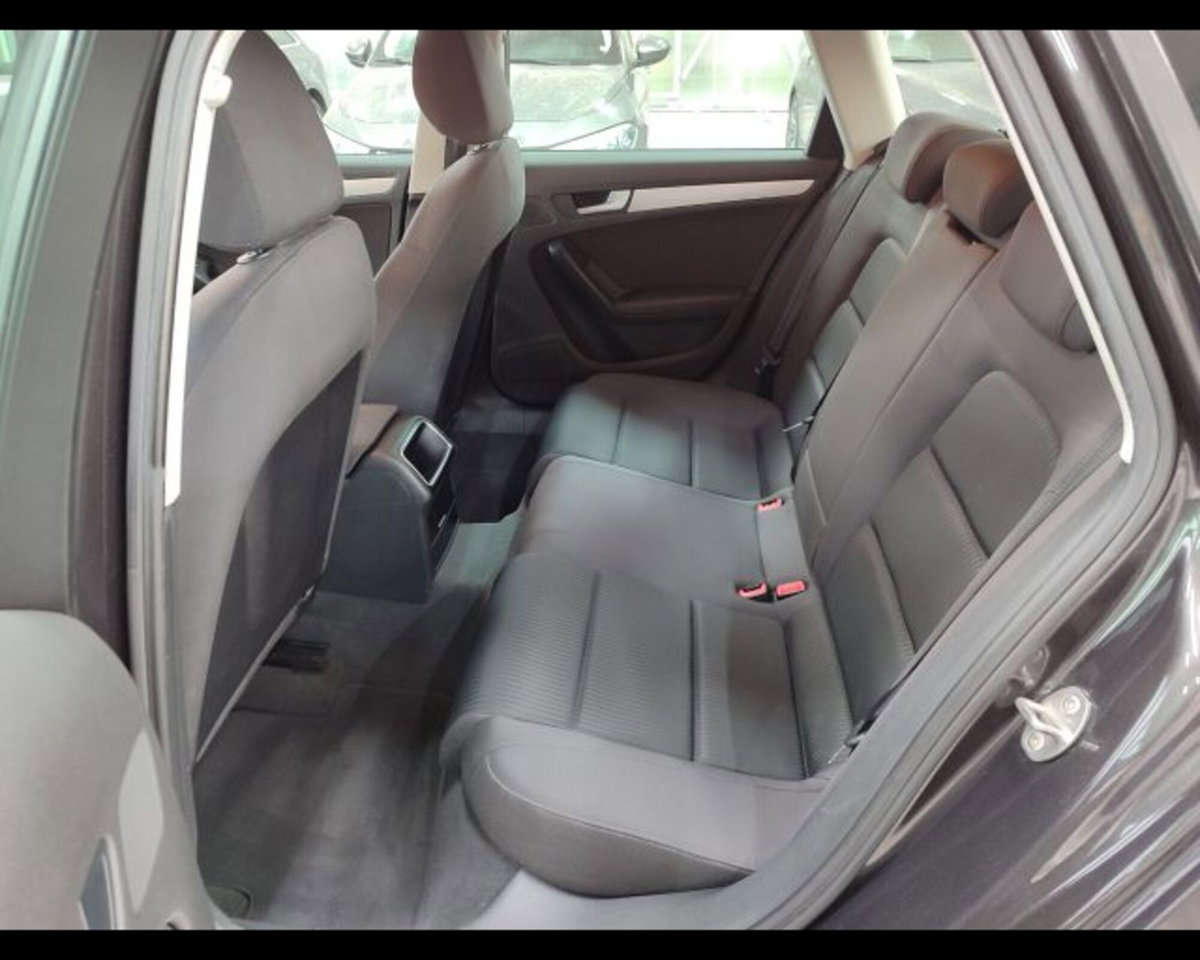 Audi A4 Avant 2.0 TDI 120 CV Ambiente (16)