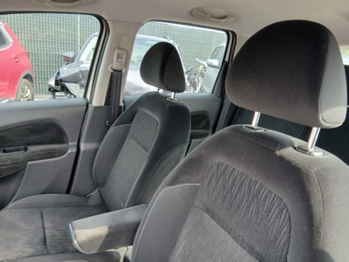 Citroen C3 Picasso 1.4 VTi 95 Exclusive Style (10)