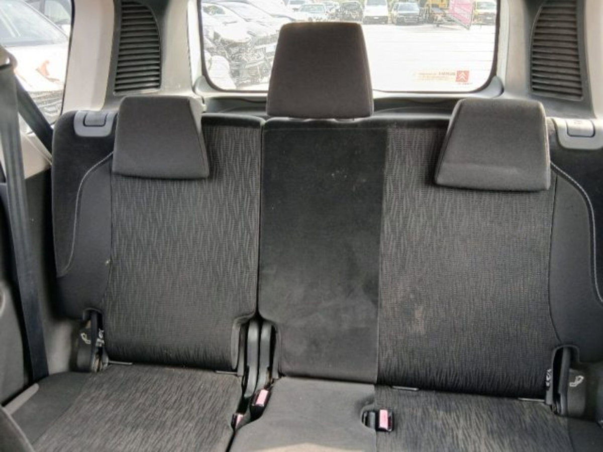 Citroen C3 Picasso 1.4 VTi 95 Exclusive Style (11)