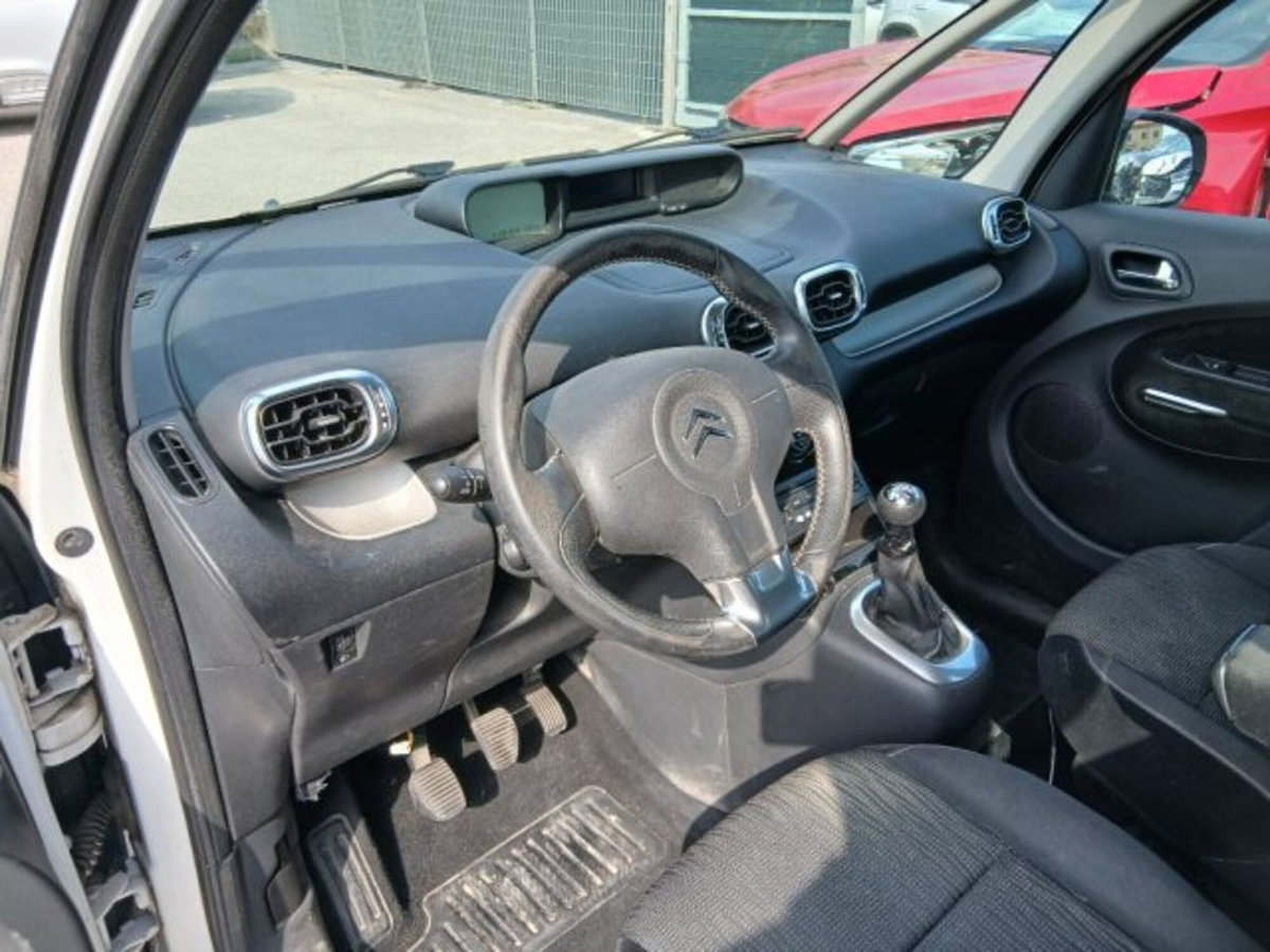 Citroen C3 Picasso 1.4 VTi 95 Exclusive Style (7)