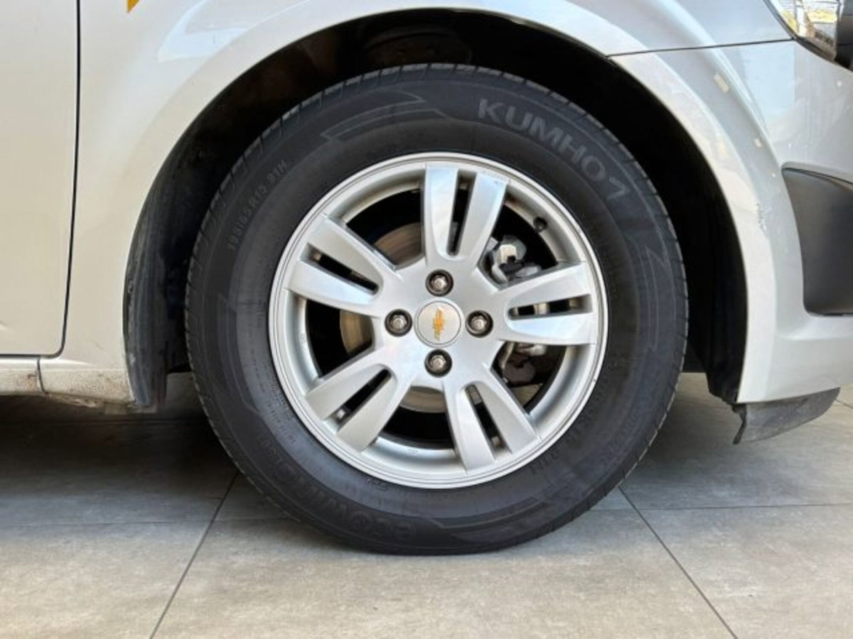 Chevrolet Aveo 1.2 86CV 4 porte LT (7)