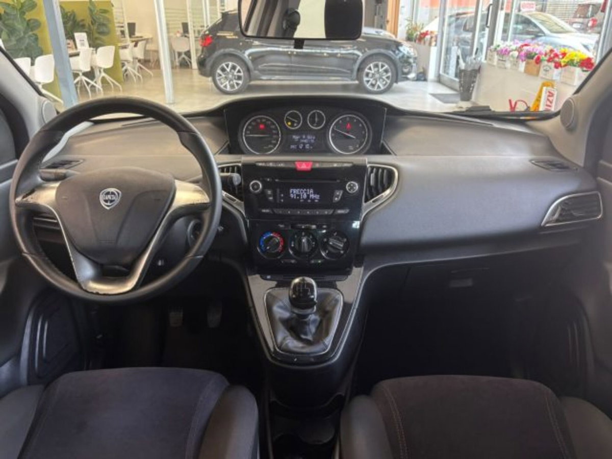 Lancia Ypsilon 1.2 69 CV 5 porte Silver (10)
