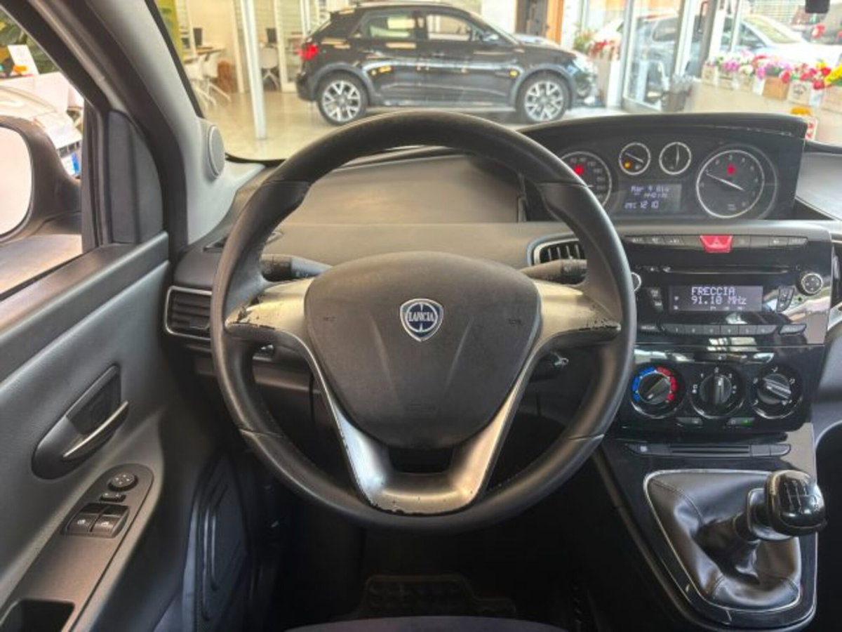 Lancia Ypsilon 1.2 69 CV 5 porte Silver (11)