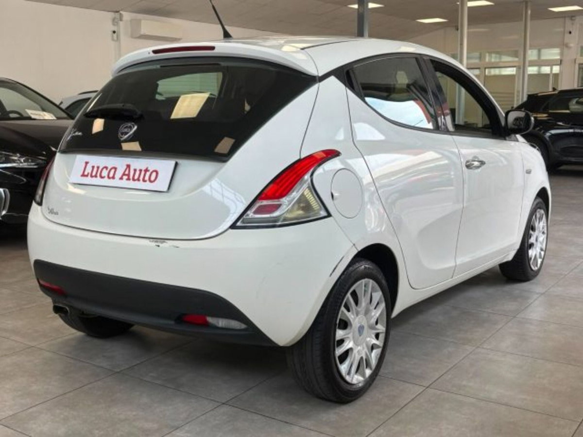 Lancia Ypsilon 1.2 69 CV 5 porte Silver (4)