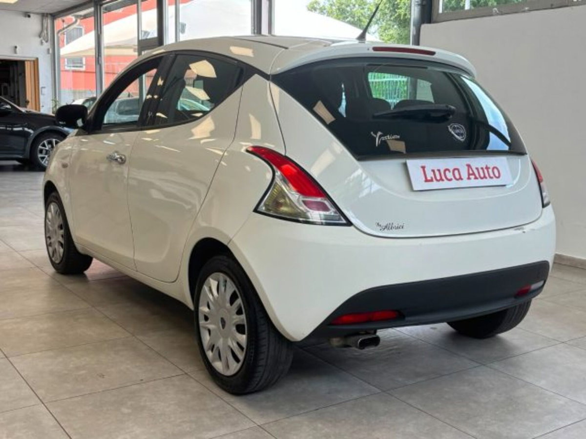Lancia Ypsilon 1.2 69 CV 5 porte Silver (6)