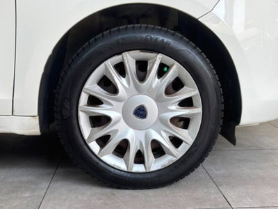 Lancia Ypsilon 1.2 69 CV 5 porte Silver (7)
