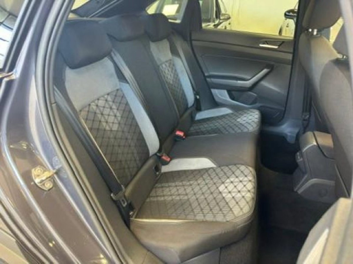 Volkswagen Taigo 1.0 tsi R-Line 115cv (15)