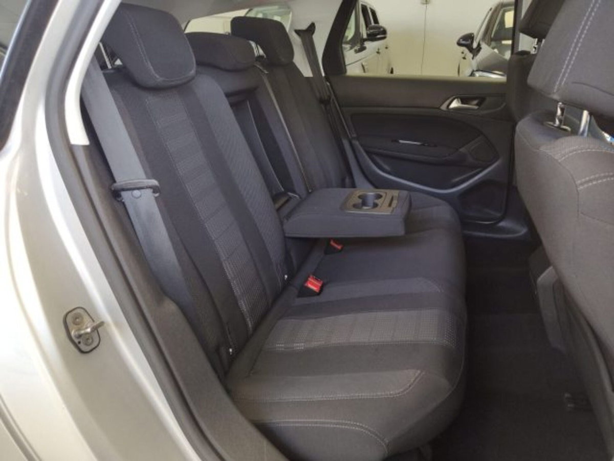 Peugeot 308 SW BlueHDi 120 S&S Allure (11)