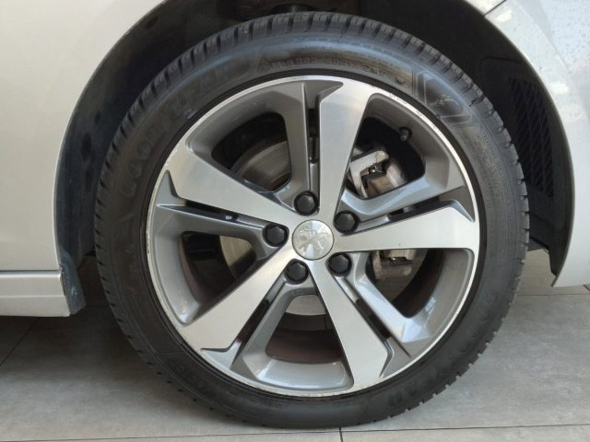 Peugeot 308 SW BlueHDi 120 S&S Allure (16)