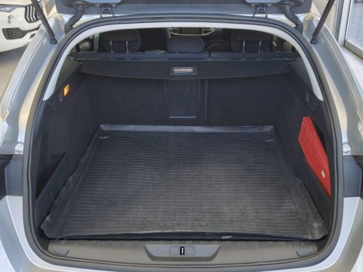 Peugeot 308 SW BlueHDi 120 S&S Allure (8)