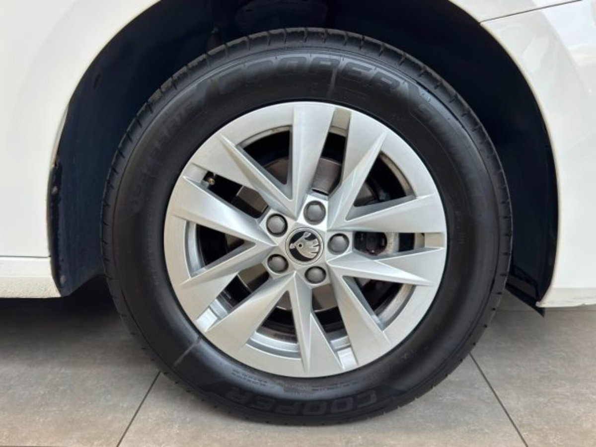 Skoda Fabia 1.0 mpi Selection 80cv (7)