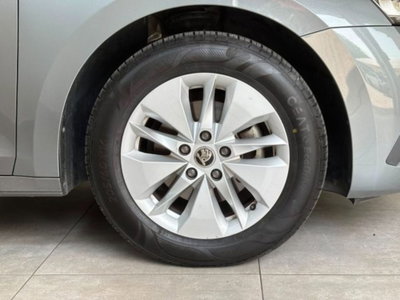 Skoda Octavia Station Wagon 2.0 TDI EVO SCR DSG Wagon Style (7)