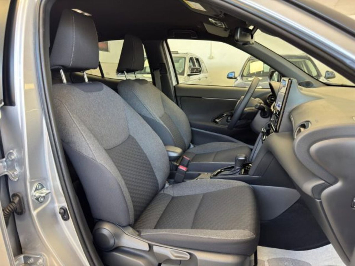 Toyota Yaris Cross 1.5h GR Sport Black Sky fwd 116cv e-cvt (9)