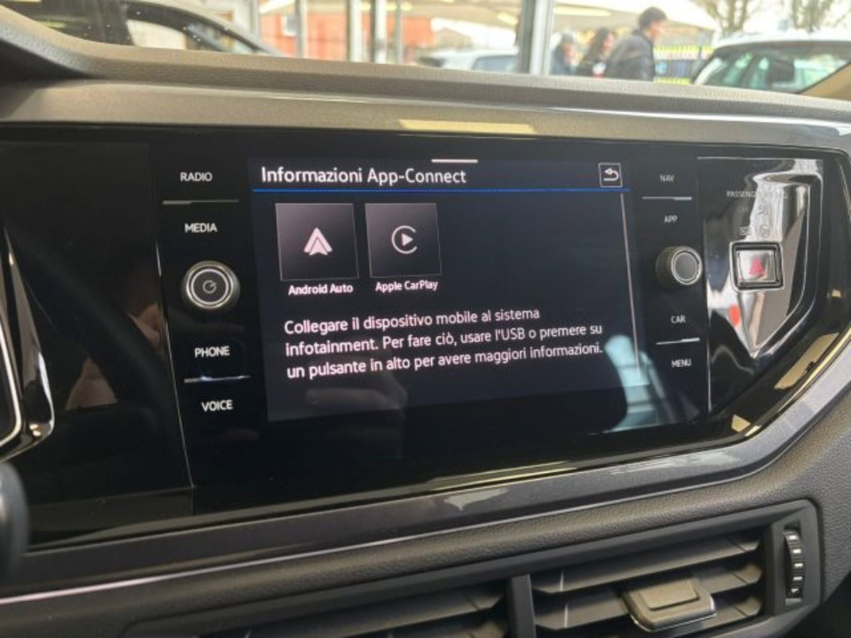 Volkswagen Polo 1.0 tsi Style 95cv (13)