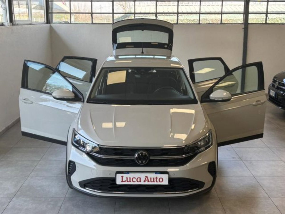 Volkswagen Taigo 1.0 TSI 110 CV DSG R-Line (2)