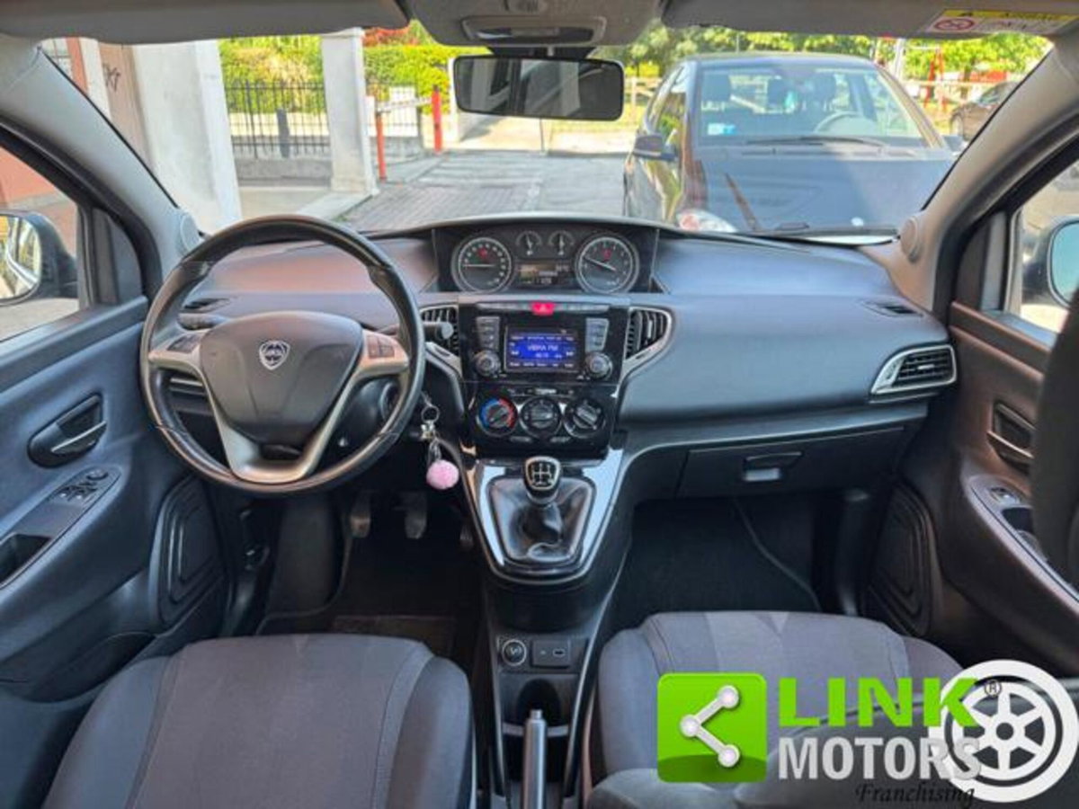 Lancia Ypsilon 1.2 69 CV 5 porte GPL Ecochic Black and Noir (15)