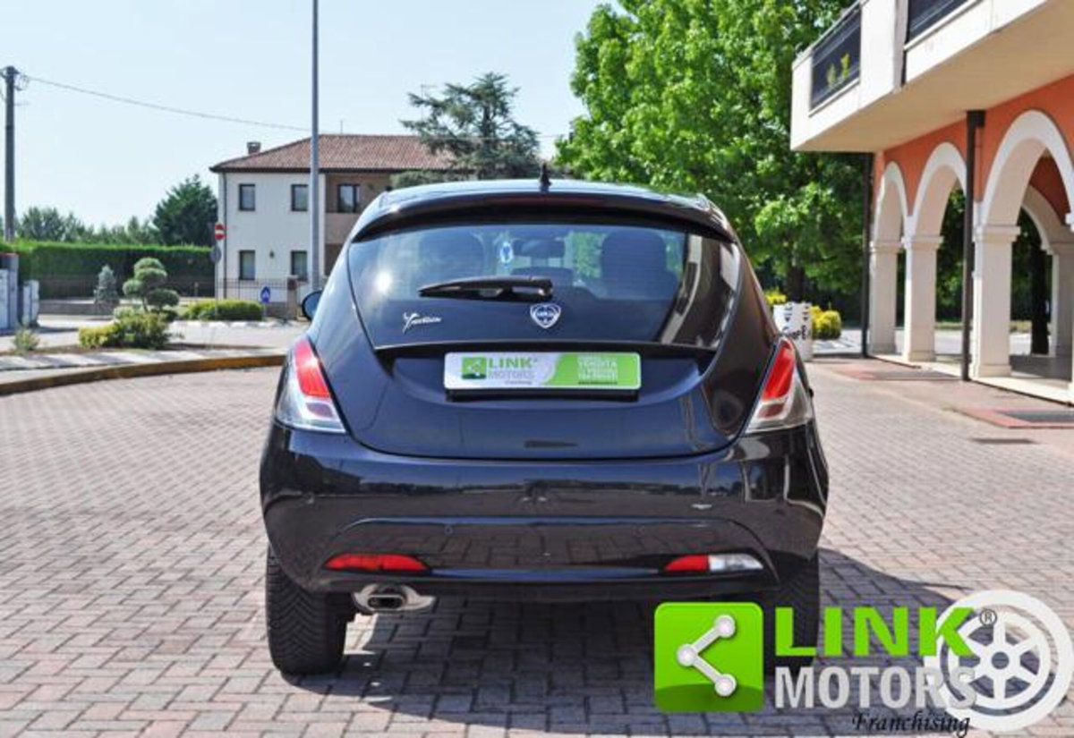 Lancia Ypsilon 1.2 69 CV 5 porte GPL Ecochic Black and Noir (4)