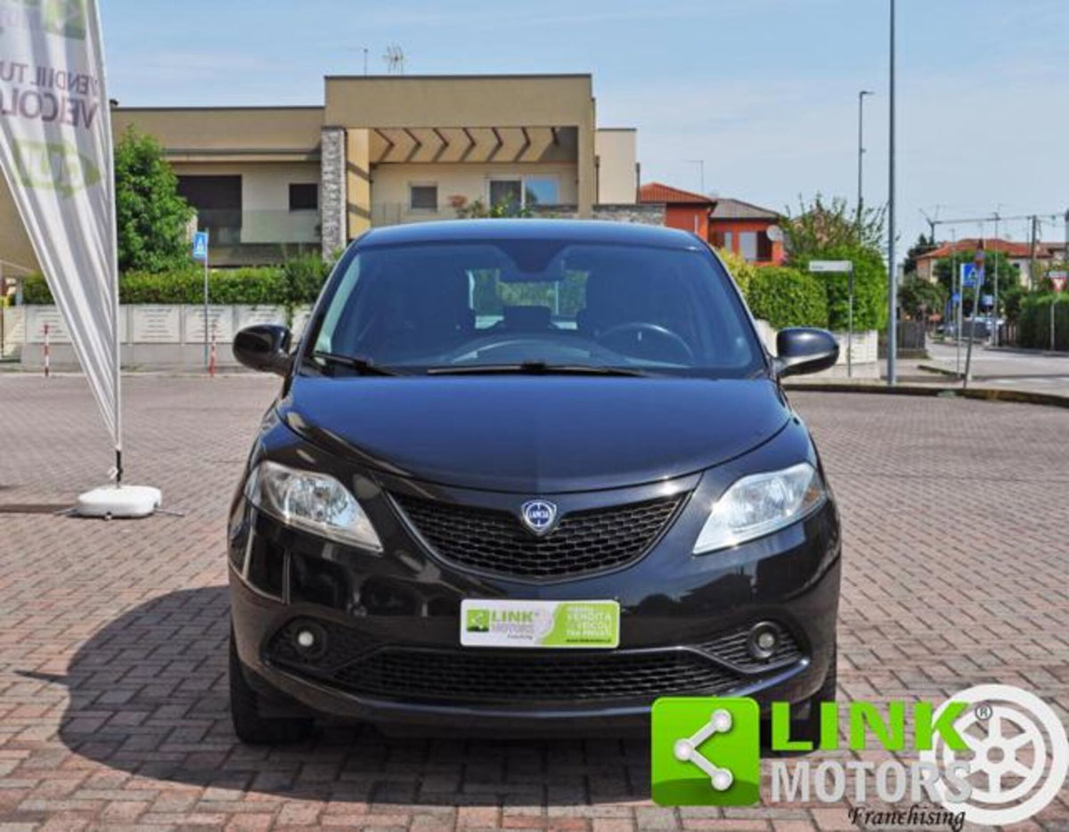 Lancia Ypsilon 1.2 69 CV 5 porte GPL Ecochic Black and Noir (8)