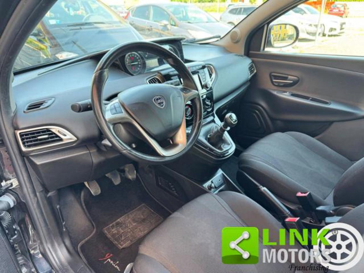Lancia Ypsilon 1.2 69 CV 5 porte GPL Ecochic Black and Noir (9)