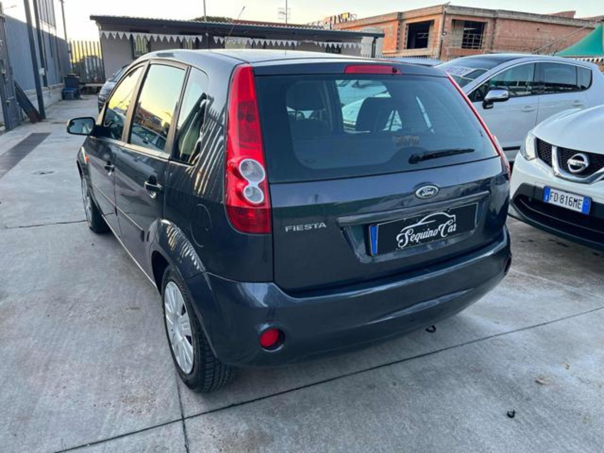 Ford Fiesta 1.2 16V 5p. Ambiente (2)
