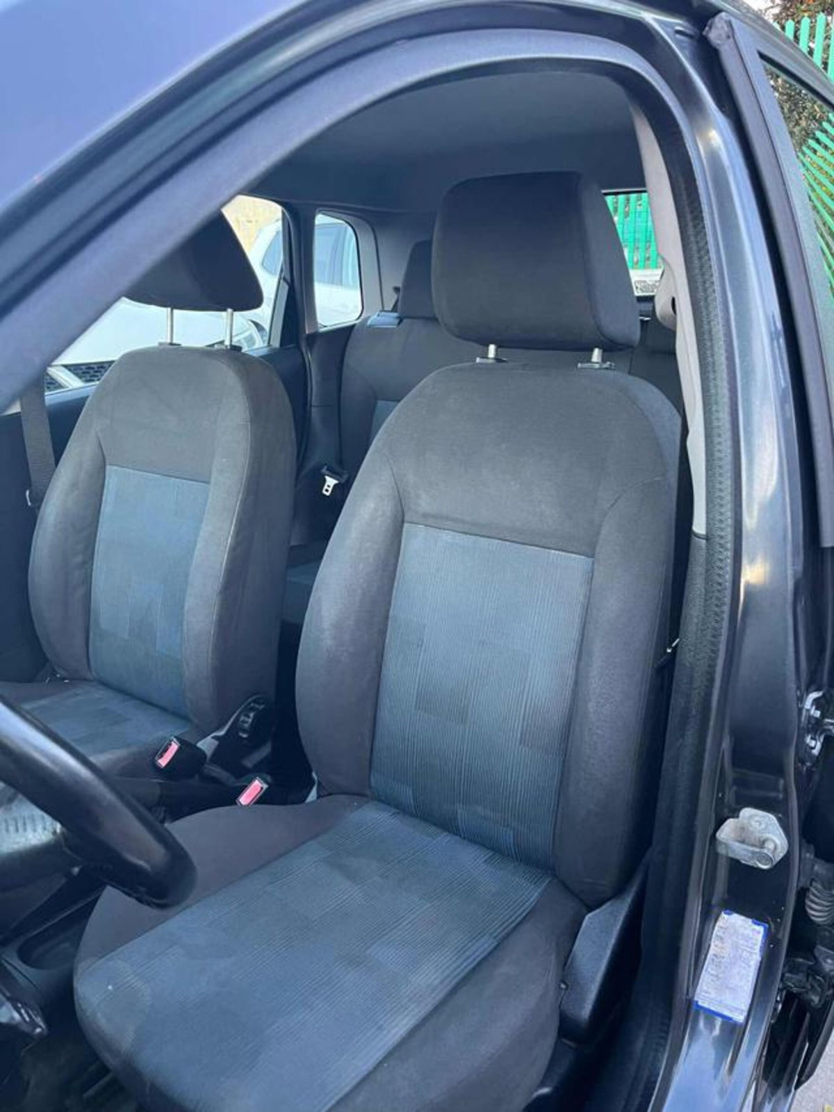 Ford Fiesta 1.2 16V 5p. Ambiente (5)