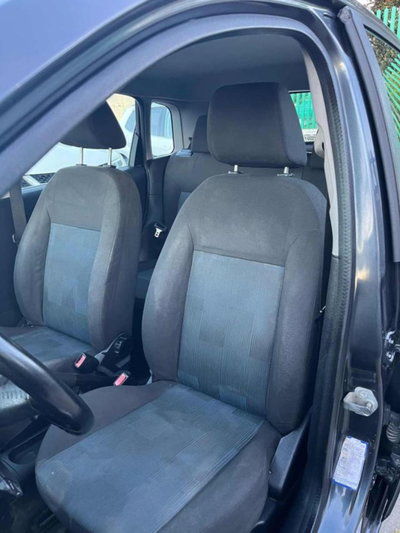 Ford Fiesta 1.2 16V 5p. Ambiente (5)