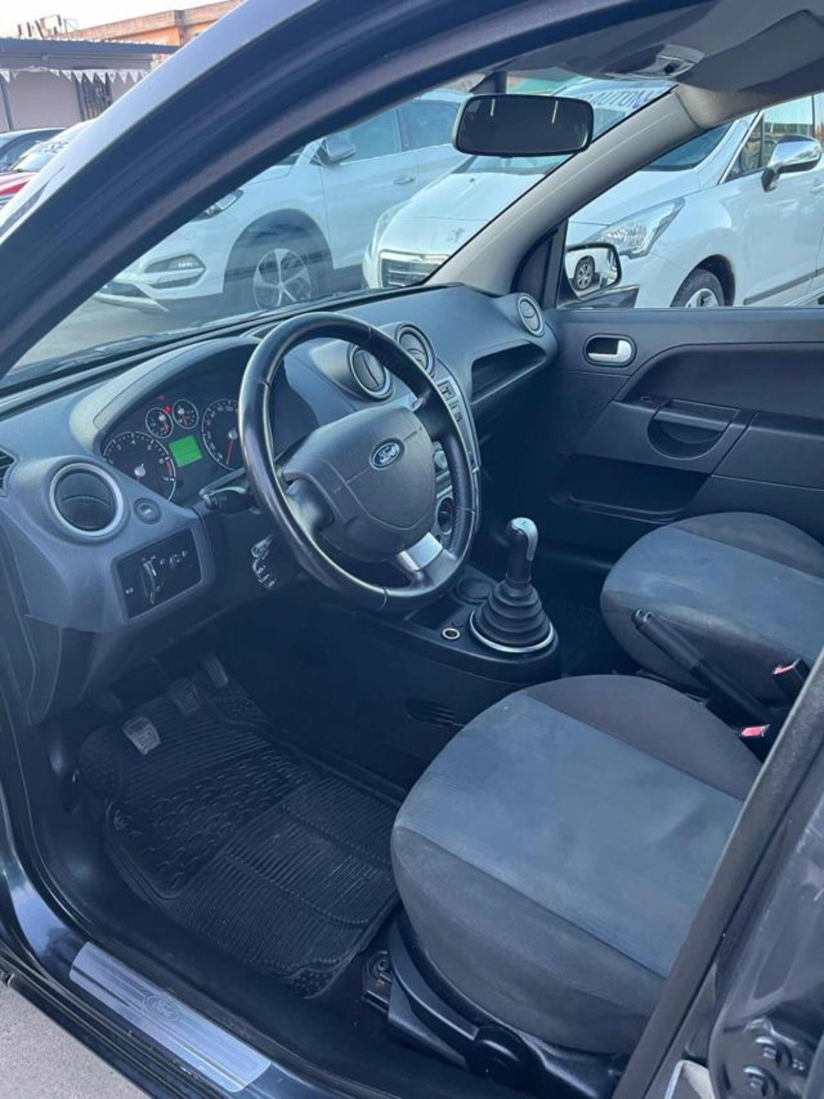 Ford Fiesta 1.2 16V 5p. Ambiente (6)