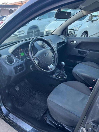 Ford Fiesta 1.2 16V 5p. Ambiente (6)