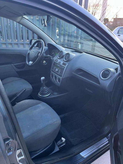 Ford Fiesta 1.2 16V 5p. Ambiente (7)